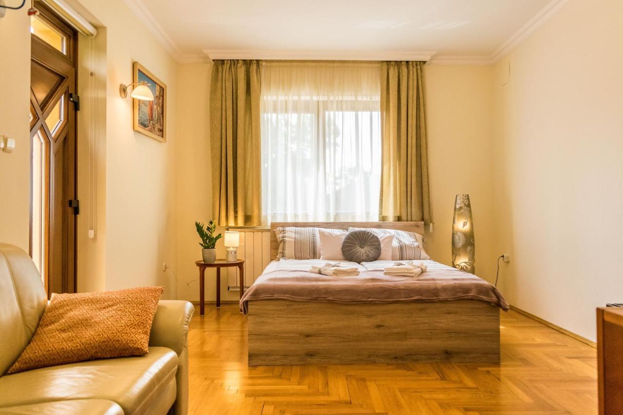Mikes Vendeghaz Hotel บาลาตอนฟือเรด ภายนอก รูปภาพ