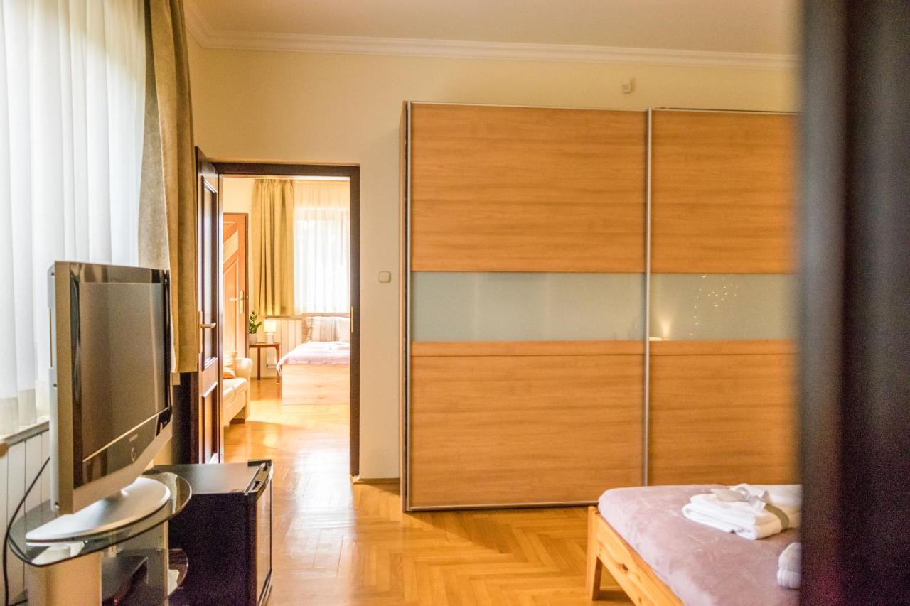 Mikes Vendeghaz Hotel บาลาตอนฟือเรด ภายนอก รูปภาพ
